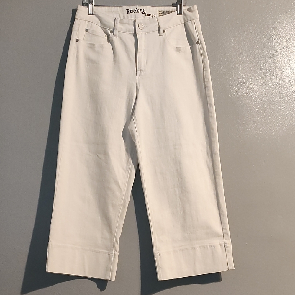Rocks & Indigo Women's White Capri Pants